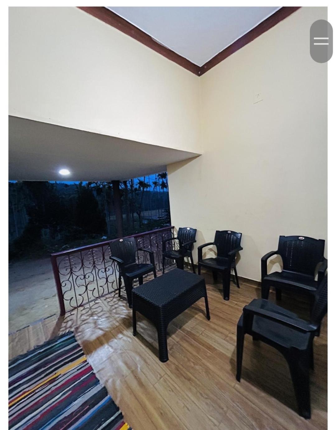 4 Bedroom Jungle Holiday home *